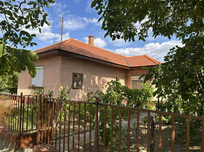 Listing photo